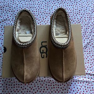 Brand New Ugg Tasman Slippers in Chesnut